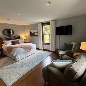 Private Bathroom King Room