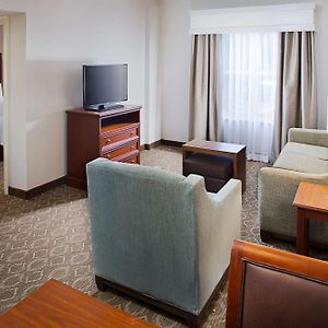 One-Bedroom Queen Suite