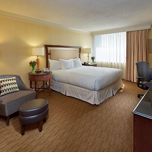 Corner King Room