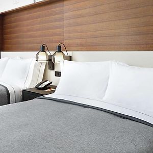 Queen Room Mobility or hearing accessible
