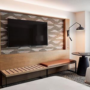 Tradition Lower Floors Guest Room