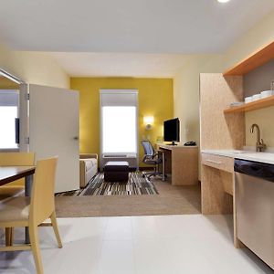 Queen Suite Mobility accessible