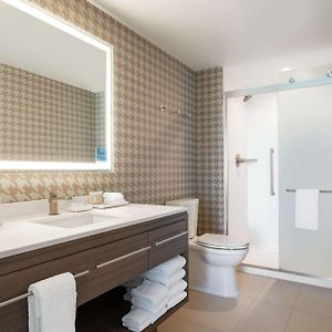 One-Bedroom King Suite Hearing accessible