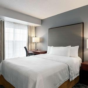 Two-Bedroom Queen Suite