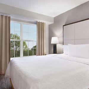 One-Bedroom Queen Suite