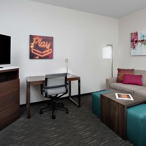 One-Bedroom Queen Suite