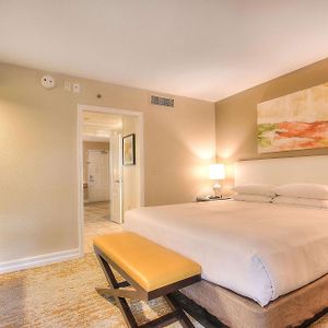 One-Bedroom Queen Suite