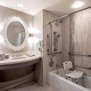 Queen Room Mobility accessible