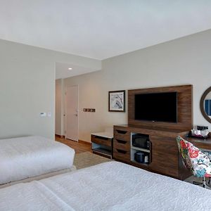 Queen Room Mobility accessible