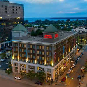Hampton Inn & Suites Buffalo/Downtown