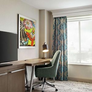 Queen Suite Hearing accessible
