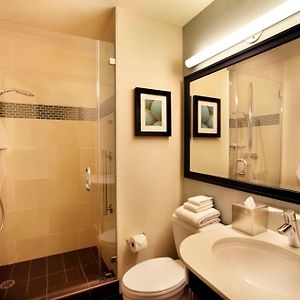 Corner King Room
