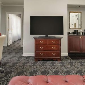 Upper Floors Queen Room
