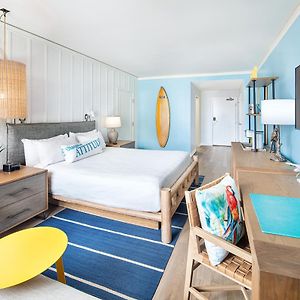 Deluxe  King Room Mobility accessible