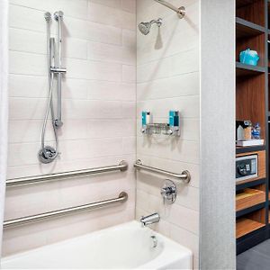 Queen Room Mobility or hearing accessible