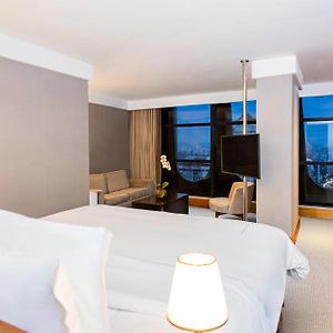 Deluxe Plus King Room