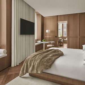 Signature King Suite