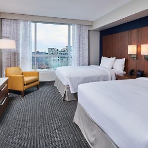 One-Bedroom Queen Suite