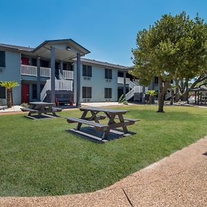 Econo Lodge Inn & Suites Fulton - Rockport