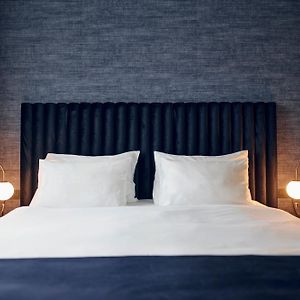 Superior One-Bedroom Apartment