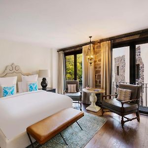 Urban King Room