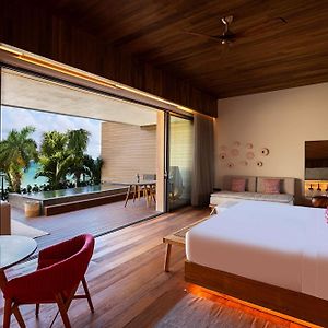 Pool Oceanfront King Suite