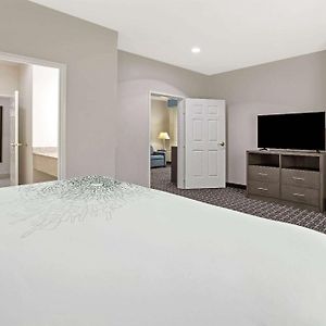 Deluxe Family Suite (High Zone)