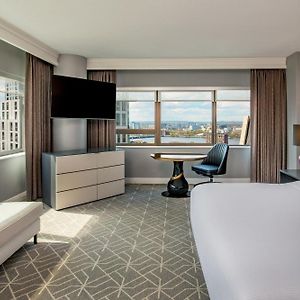 Executive One-Bedroom Corner King Suite