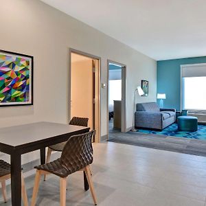 One-Bedroom King Suite