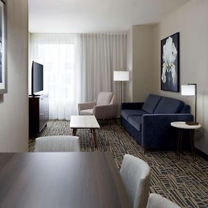 Queen Suite Mobility accessible