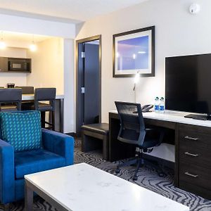 Deluxe Two Room King Suite