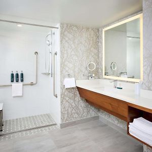 Queen Room Mobility or hearing accessible