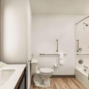 Queen Room Mobility accessible