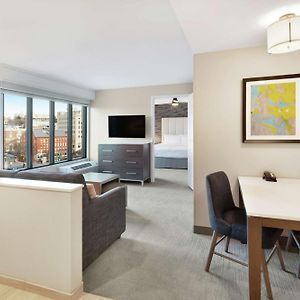 One-Bedroom Corner King Suite