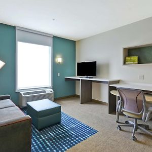 Queen Suite Mobility accessible