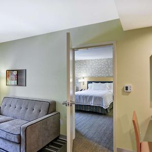 Queen Suite Mobility accessible