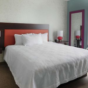 Premium One-Bedroom King Suite