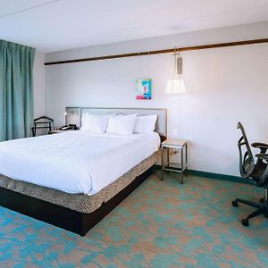 Corner King Room
