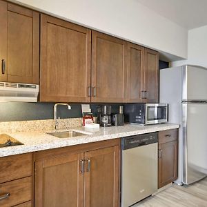 One-Bedroom Queen Suite