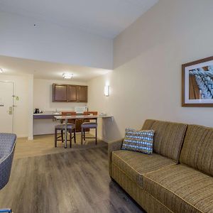 One-Bedroom King Suite