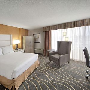 Queen Room Mobility or hearing accessible