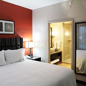 One-Bedroom King Suite Mobility accessible