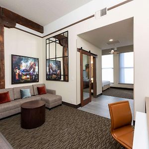 One-Bedroom King Suite