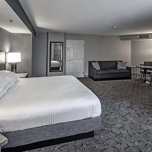 Corner Suite