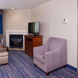 One-Bedroom Queen Suite