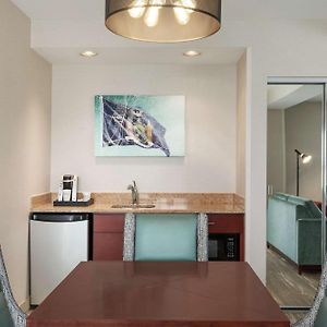 One-Bedroom King Suite