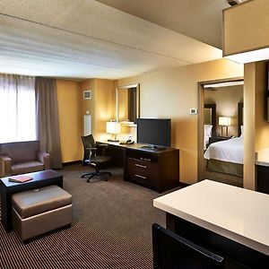 One-Bedroom Queen Suite