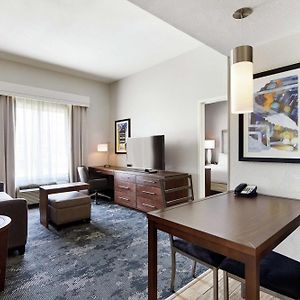 One-Bedroom Queen Suite