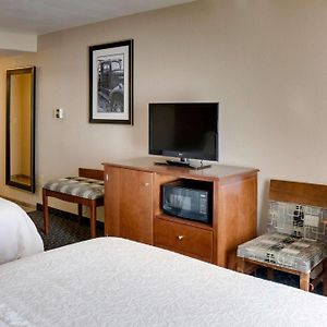 Queen Room Two Queen Beds Hearing Access or Non-Smoking