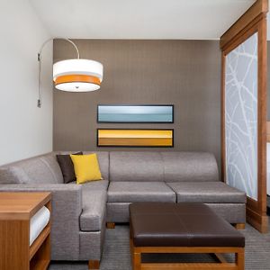 Upper Floors Queen Room